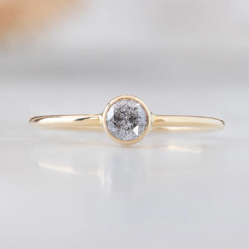 The Round Salt and Pepper Diamond Stacking Ring | 14K Yellow Gold