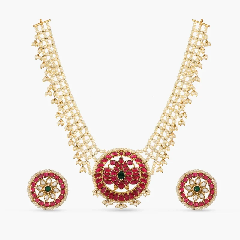 luxury diamond eternity ring Aasma Kempu Jadau Silver Necklace Set