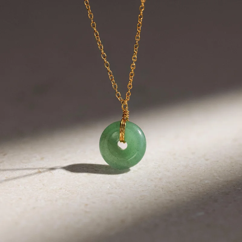 vintage-inspired moonstone necklace Round Jade Pendant Necklace